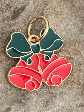 5/$10❤️❤️❤️NEW Christmas Bells Charm Pendant Enamel Over Gold Tone Zinc Alloy